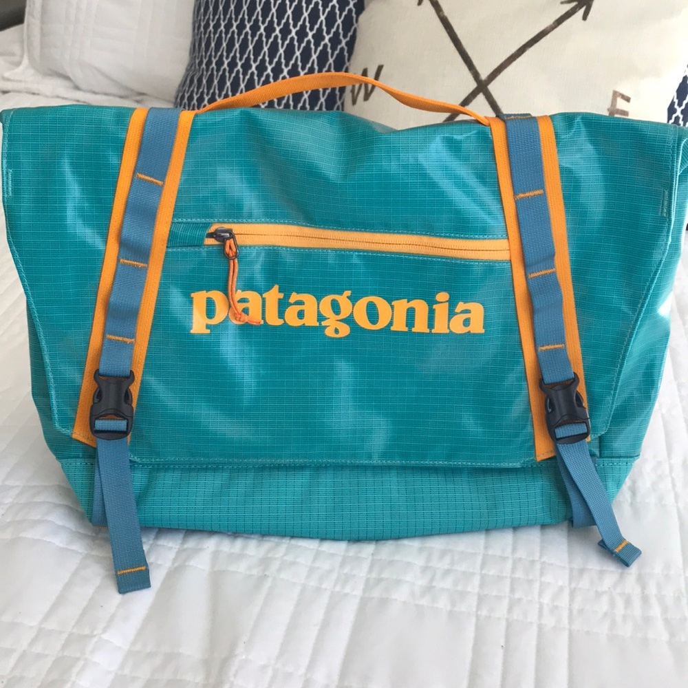 Patagonia Black Hole Mini Messenger